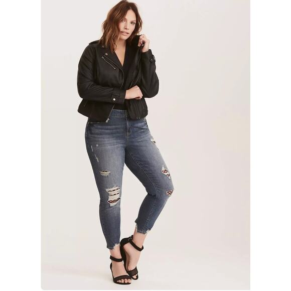 Torrid Girlfriend Fishnet Vintage Stretch Medium Wash Jeans Size 20 NWT - Picture 4 of 13